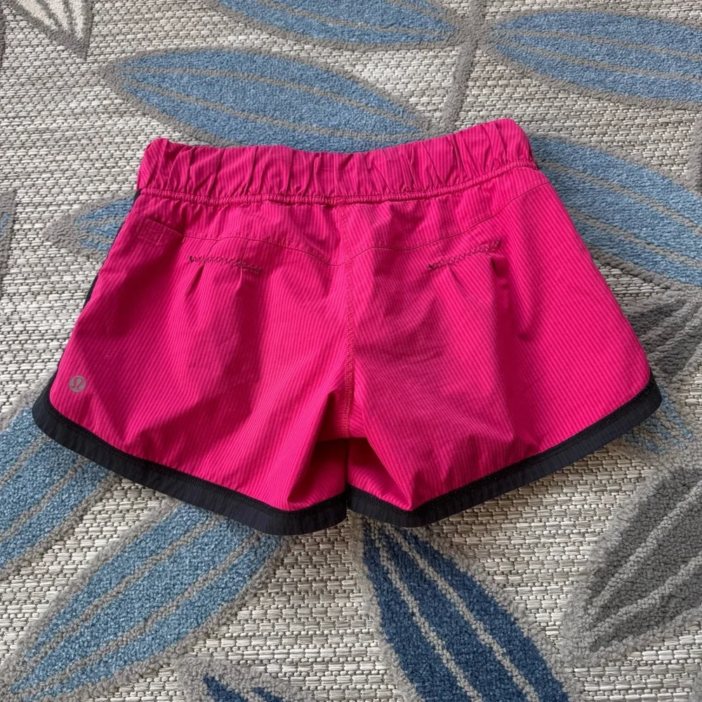 Lululemon Women’s Pinstriped Pink Lined Running Athletic‎ Shorts Size 4